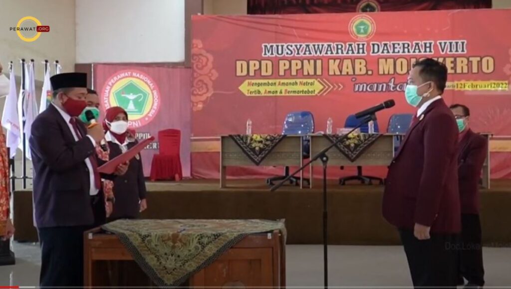 dualisme kepemimpinan stikes ppni mojokerto